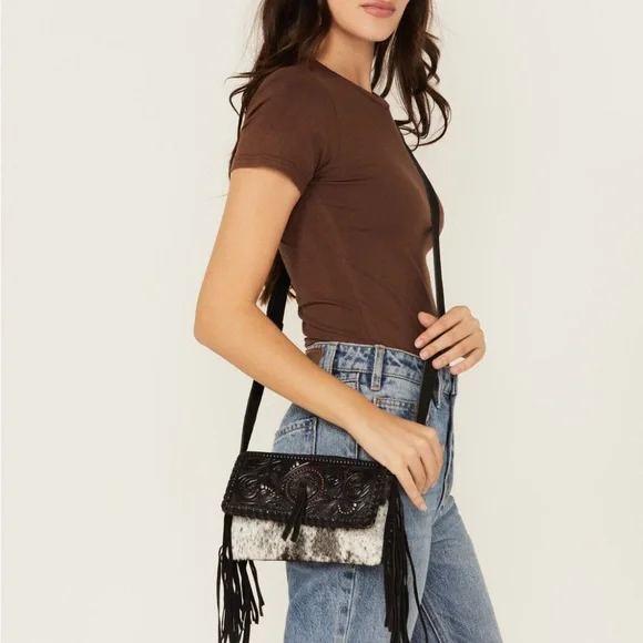 Shyanne women’s cassidy hair-on tooled Leather crossbody - Picture 1 of 7